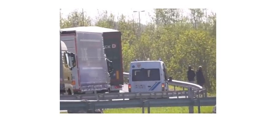 Image:Calais : témoignage de la brutalité policière contre les migrants (vidéo)