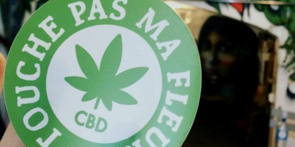 Image:Fleurs de CBD : le passage en force du gouvernement