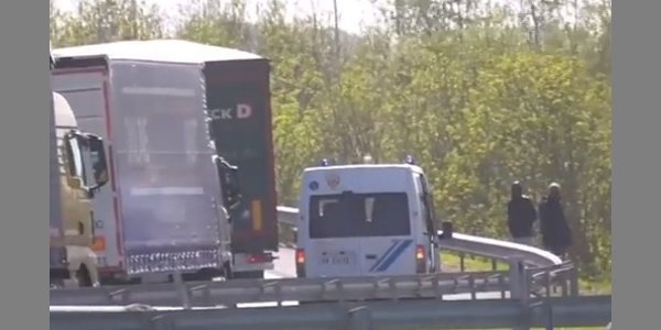 Image:Calais : témoignage de la brutalité policière contre les migrants (vidéo)